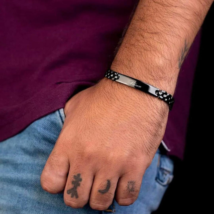 Personalized name bracelet for men in black stainless steel - Zestpics