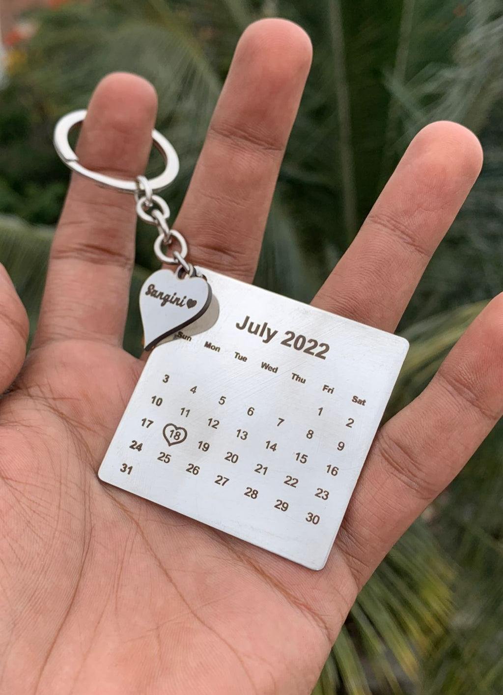 Personalised calendar keychain with engraved special date – perfect anniversary gift from Zestpics.com