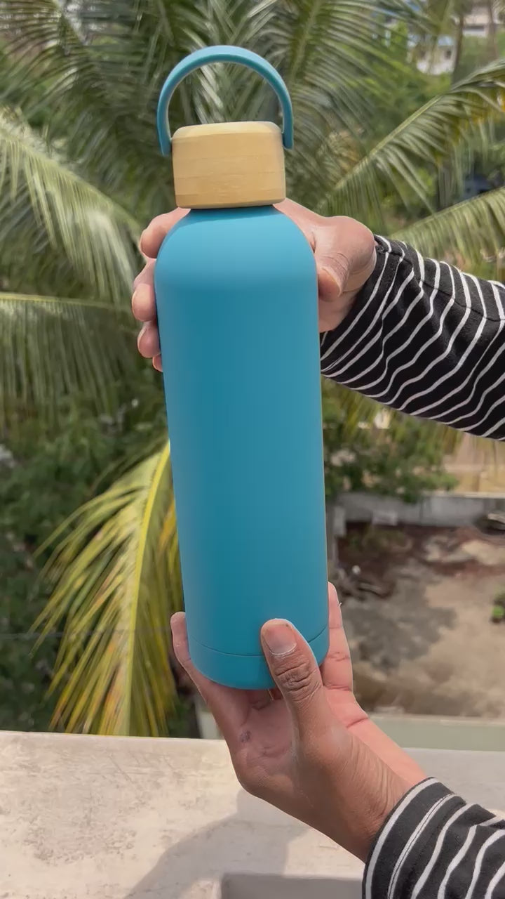 Stay hydrated in style! Personalized Hot & Cold Fossil Flask with a luxurious satin finish.