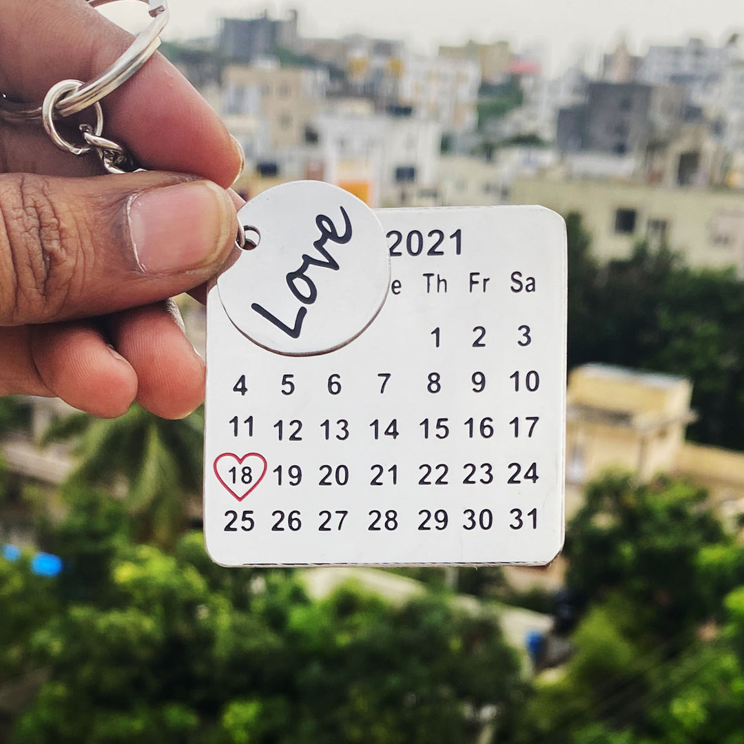 Buy/ Send Personalized Anniversary/Birthday Calendar Date Keychain India | Zestpics