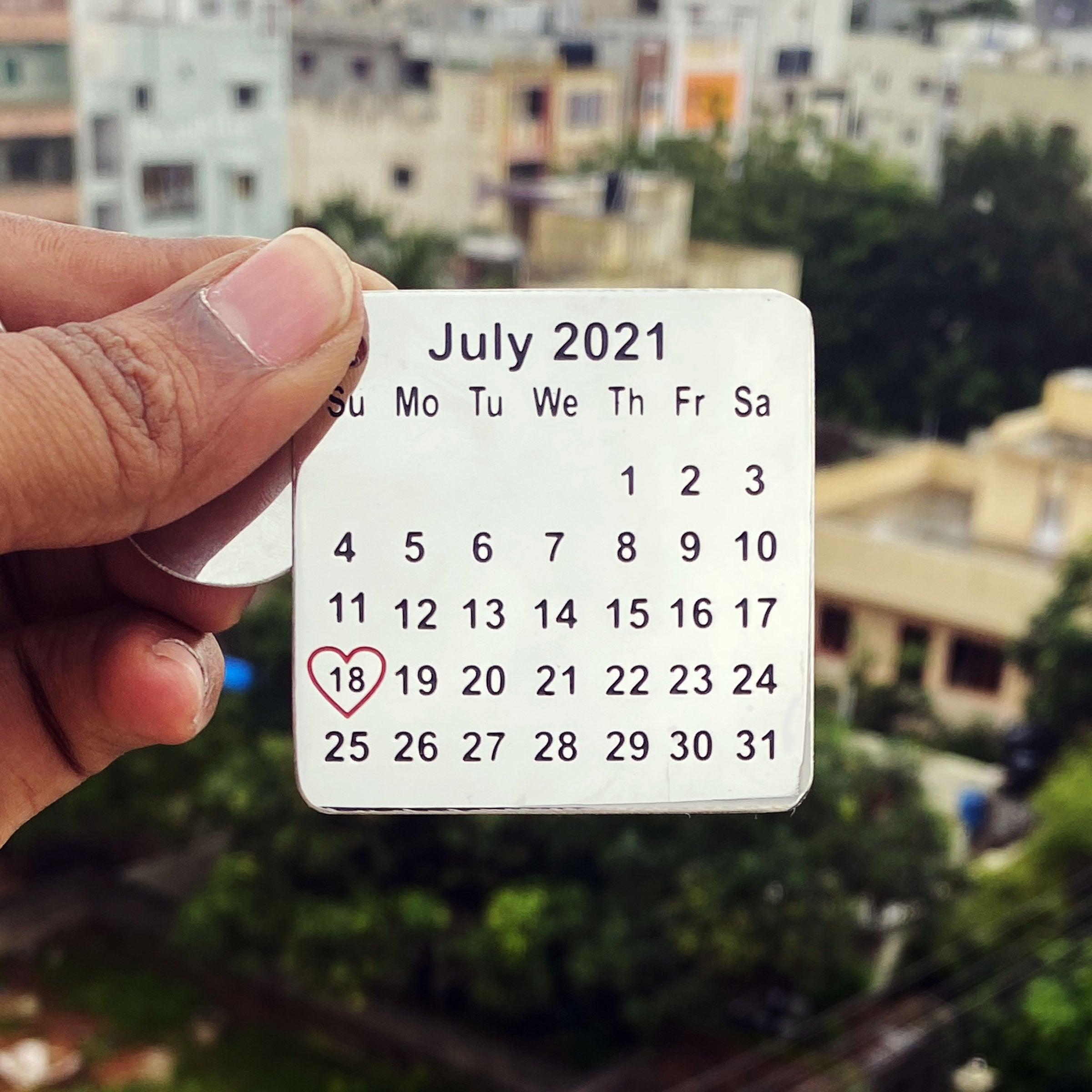 Buy/ Send Personalized Anniversary/Birthday Calendar Date Keychain India | Zestpics